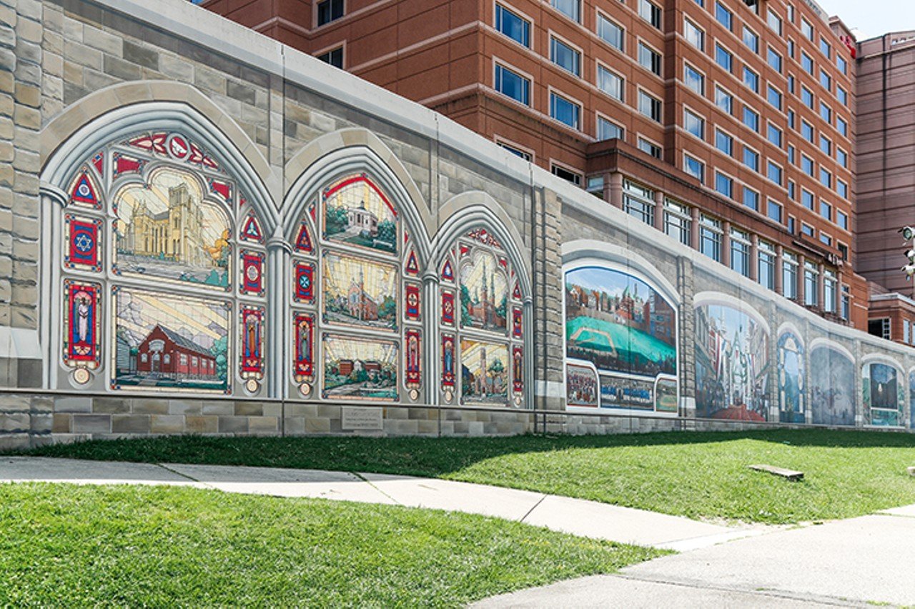 Roebling Murals
Covington Floodwall
Mural: Legacy | Designer: Robert Dafford
Photo: Hailey Bollinger