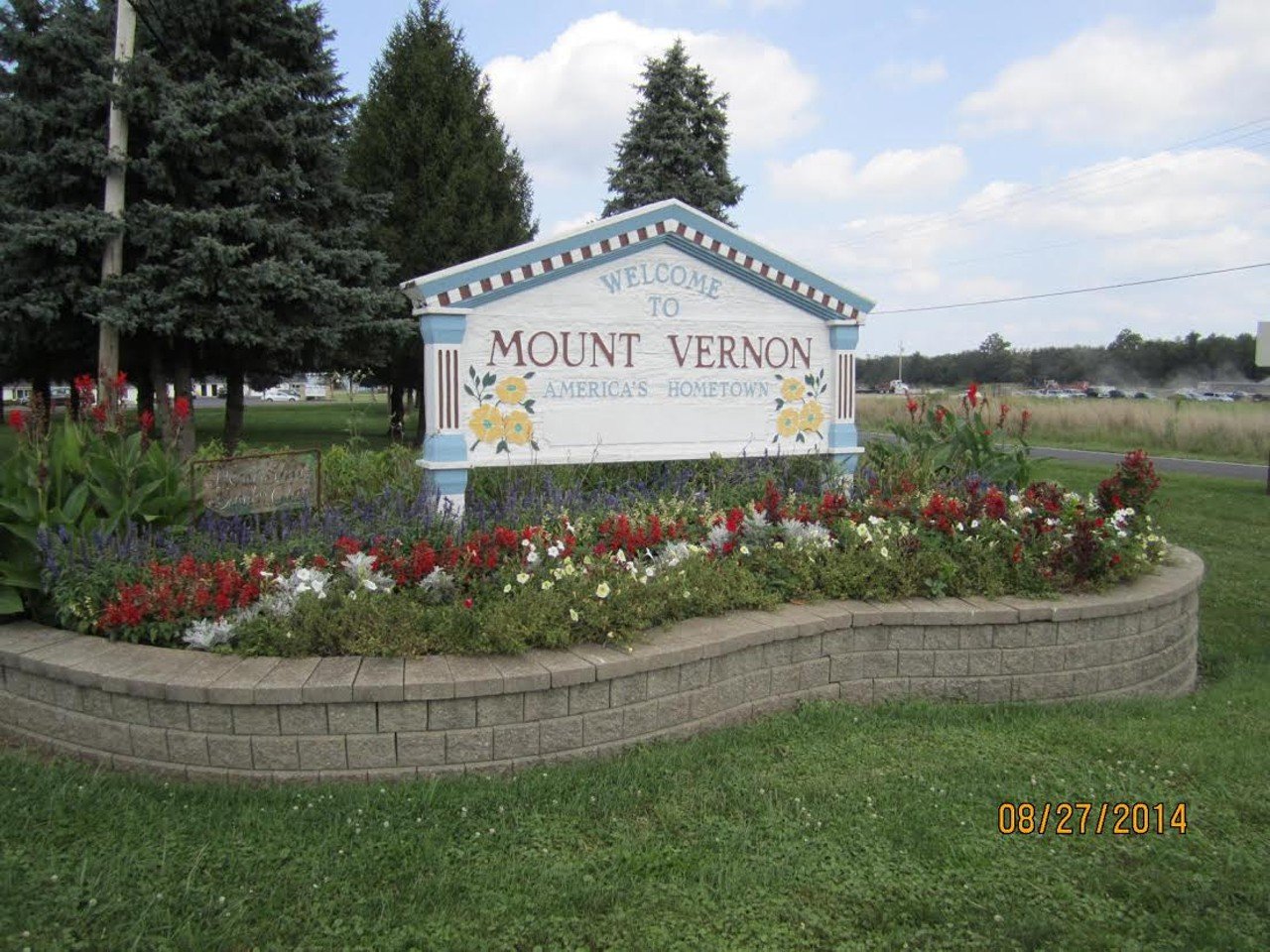 Mount Vernon, Ohio
Distance: 2.5 hours
Mt. Vernon was voted Best Hometown 2017-2018 by Ohio Magazine, and by taking a walk through the well-preserved downtown area, you'll see why. With its green parks and classical buildings, there's a lot to explore in Mt. Vernon. You can camp near and canoe the Kokosing River or check out the oldest opera theatre in the nation, the Woodward Opera House.