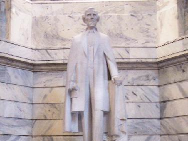 Large, white statue of slave-owner and Confederate President Jefferson Davis in the Kentucky Capitol Rotunda