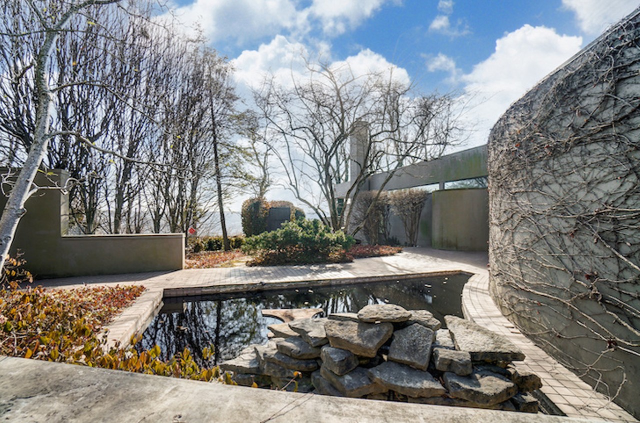Cincy Modern Masterpiece &#145;Weston House&#146; Is For Sale, and it Has an Indoor Pool