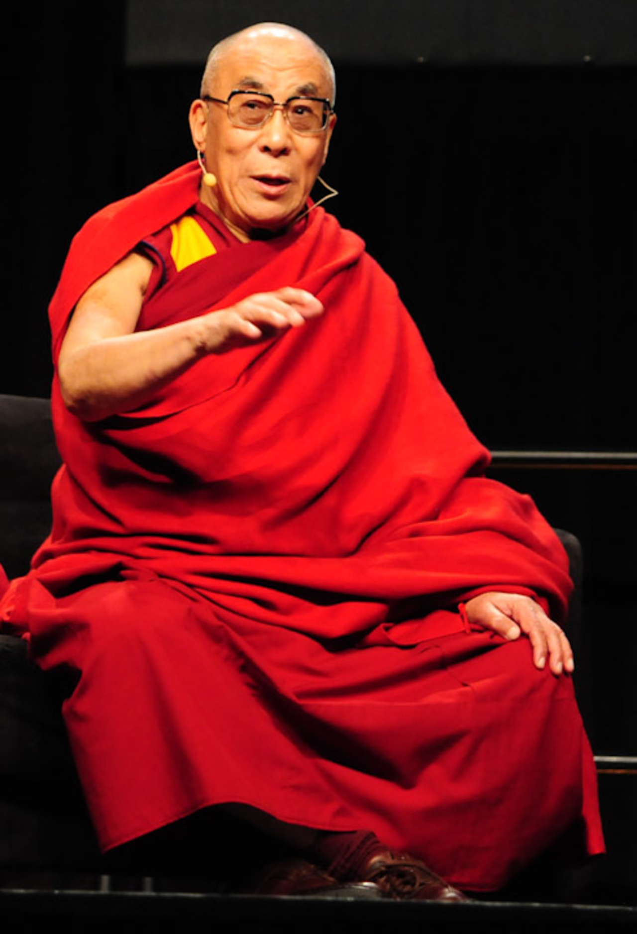 Dalai Lama Accepts Freedom Center Award