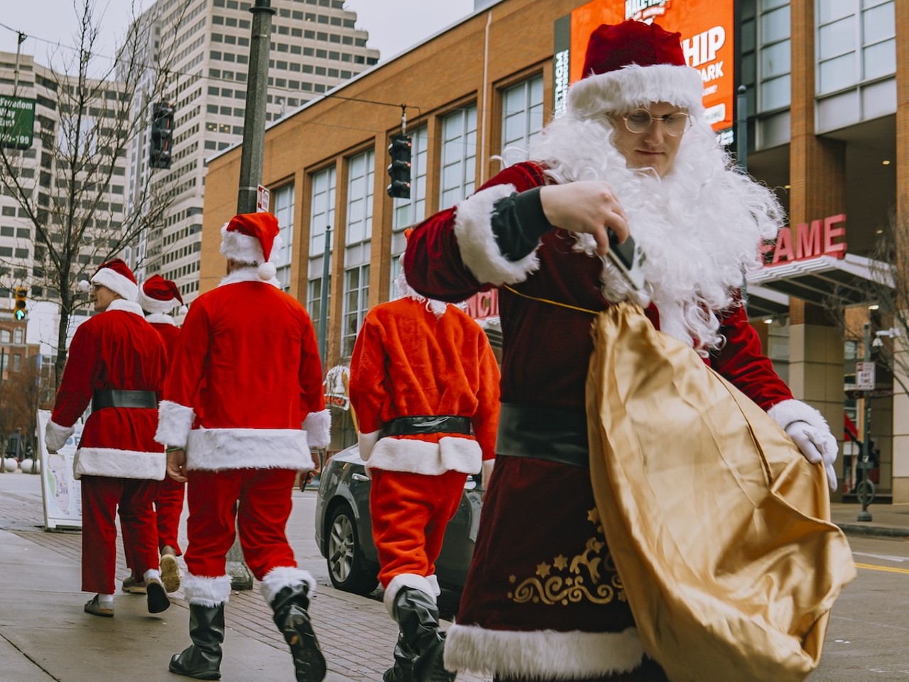 Drunk Santas Take Over Downtown During 2023 Cincinnati SantaCon [PHOTOS