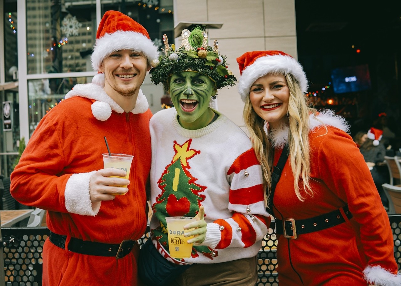 Drunk Santas Take Over Downtown During 2023 Cincinnati SantaCon [PHOTOS