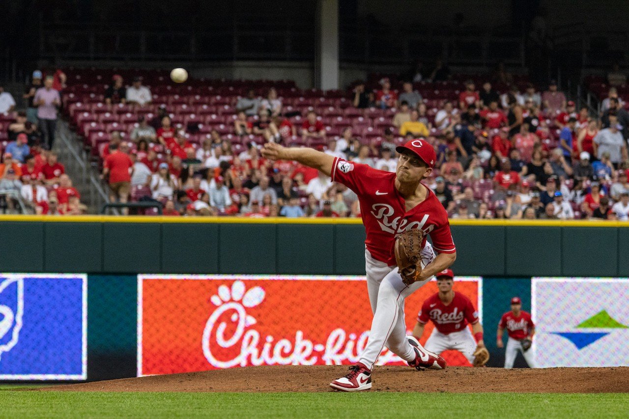 Cincinnati Reds player Luke Weaver throwing a pitch.