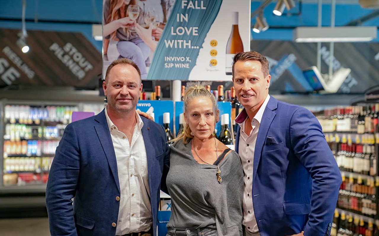 Invivo X, SJP creators Rob Cameron, Sarah Jessica Parker and Tim Lightbourne visited the Kroger on the Rhine store to celebrate the launch of the brand's Sauvignon Blanc in Kroger stores.