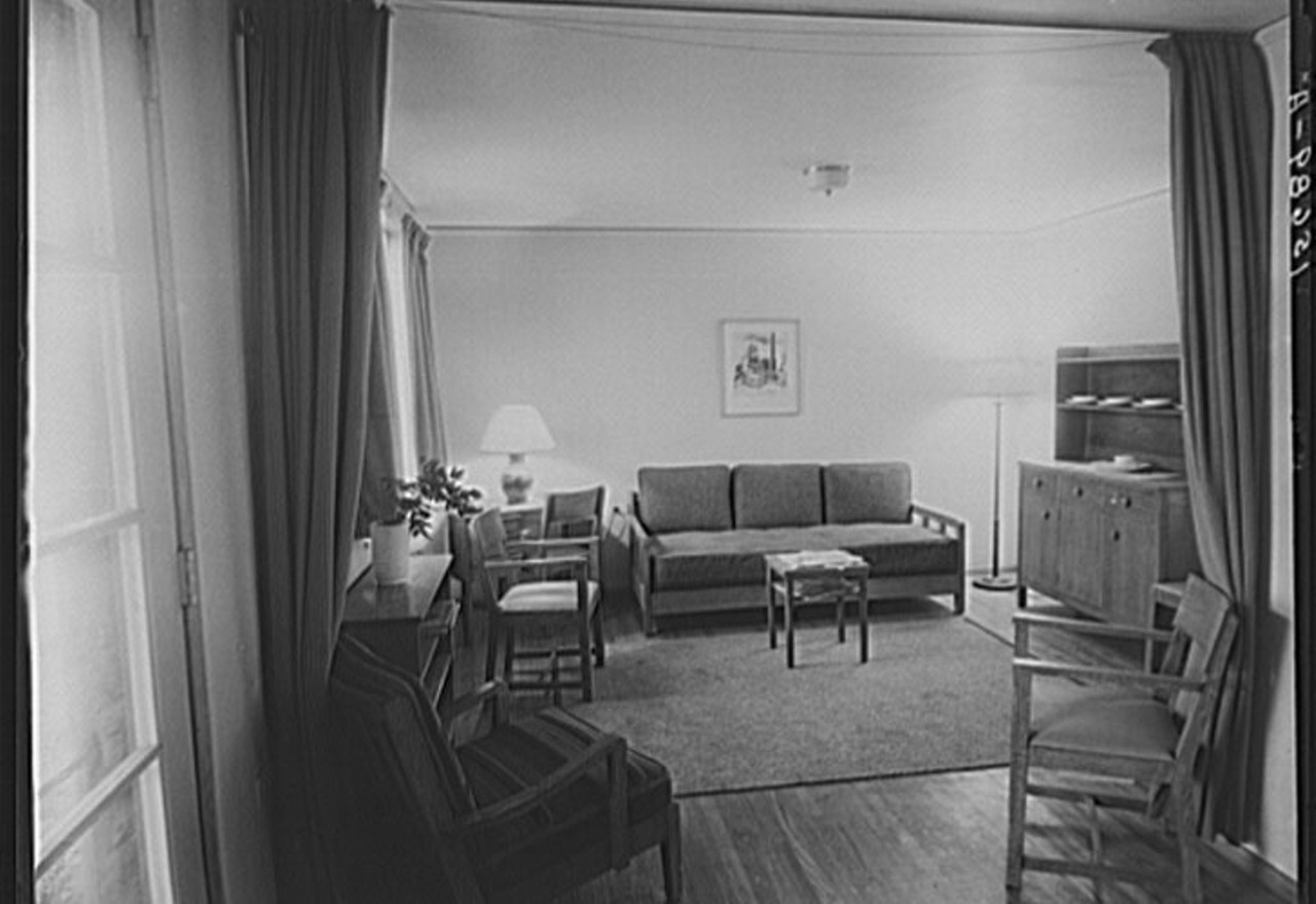 Greenhills living room
Photo: Library of Congress