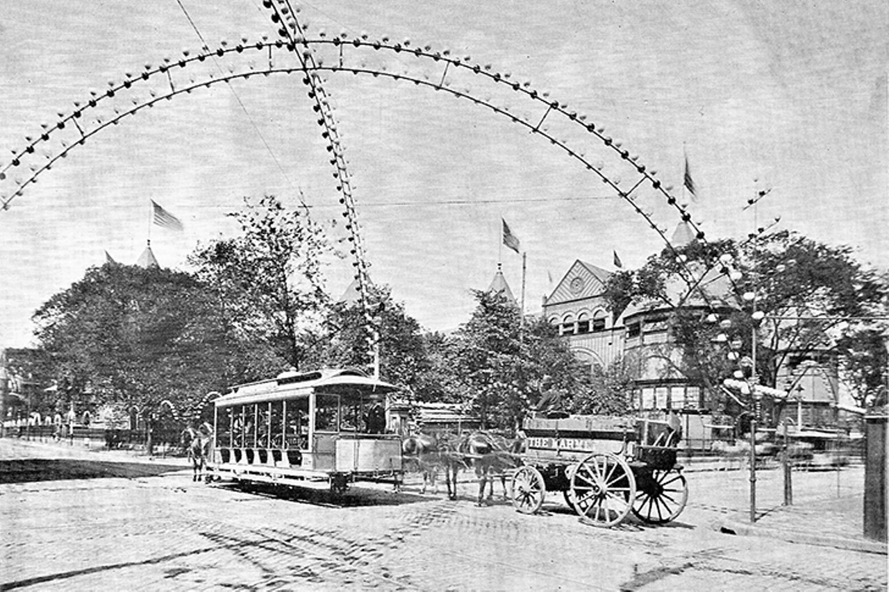 Horse-drawn streetcars take visitors to the expo. (The first electric streetcar appeared in June 1888, on the Mount Adams-Eden Park line.)
Photo: cincinnativiews.net