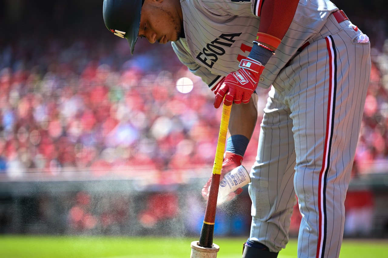 Jorge Polanco sprays pine tar on his bat | Cincinnati Reds vs. Minnesota Twins | Sept. 20, 2023
