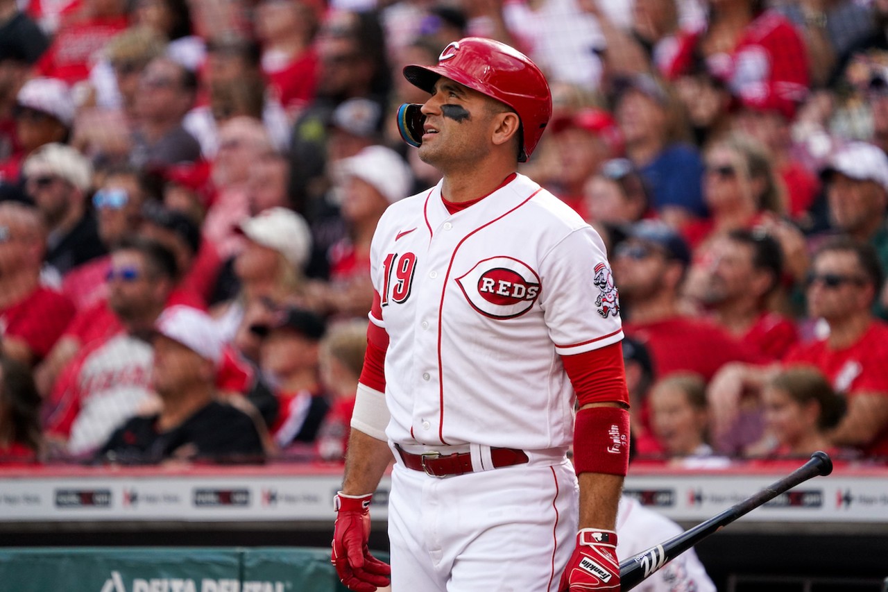 Votto receives standing ovation in possible last game at GABP