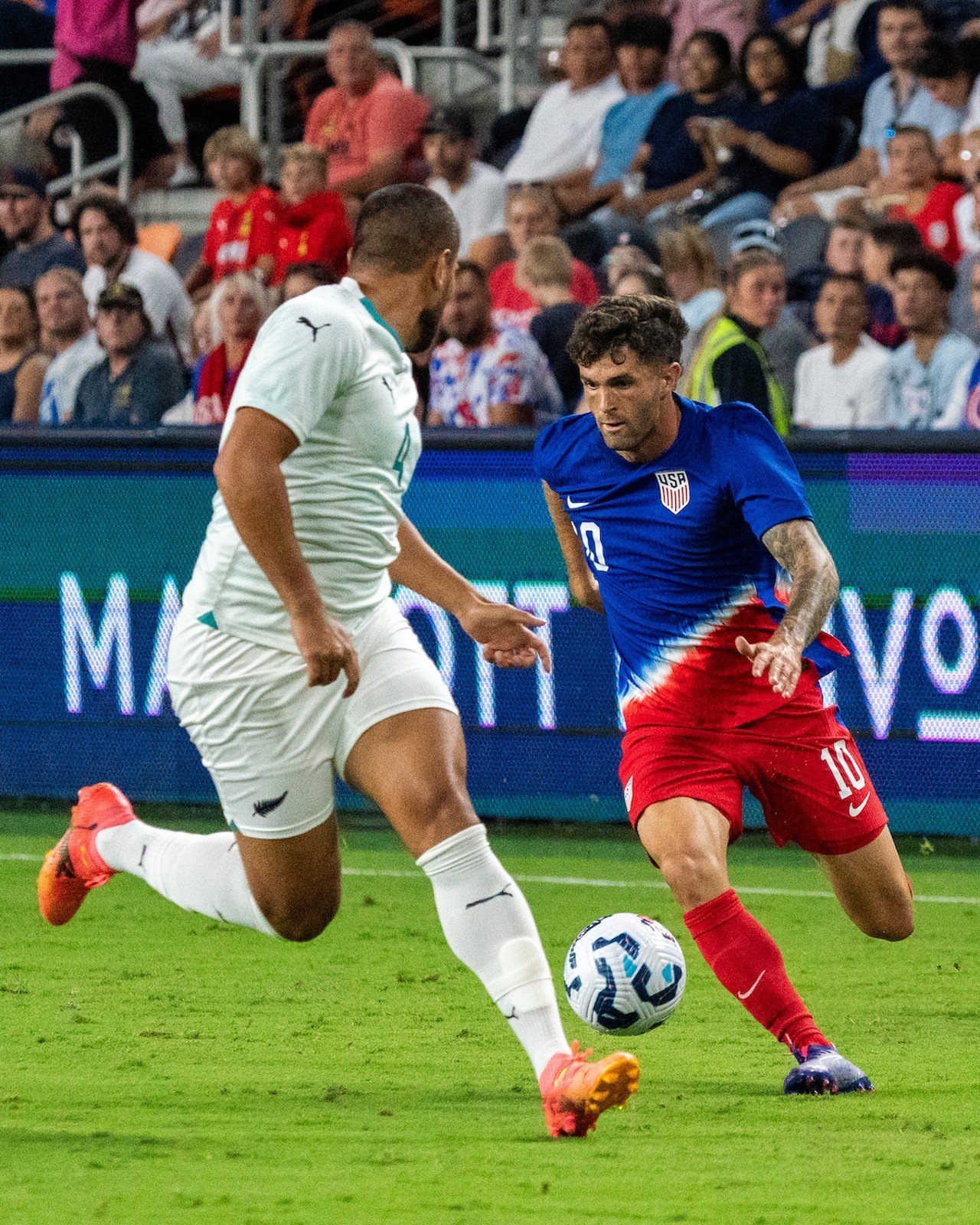 Christian Pulisic cuts back to pass defender.