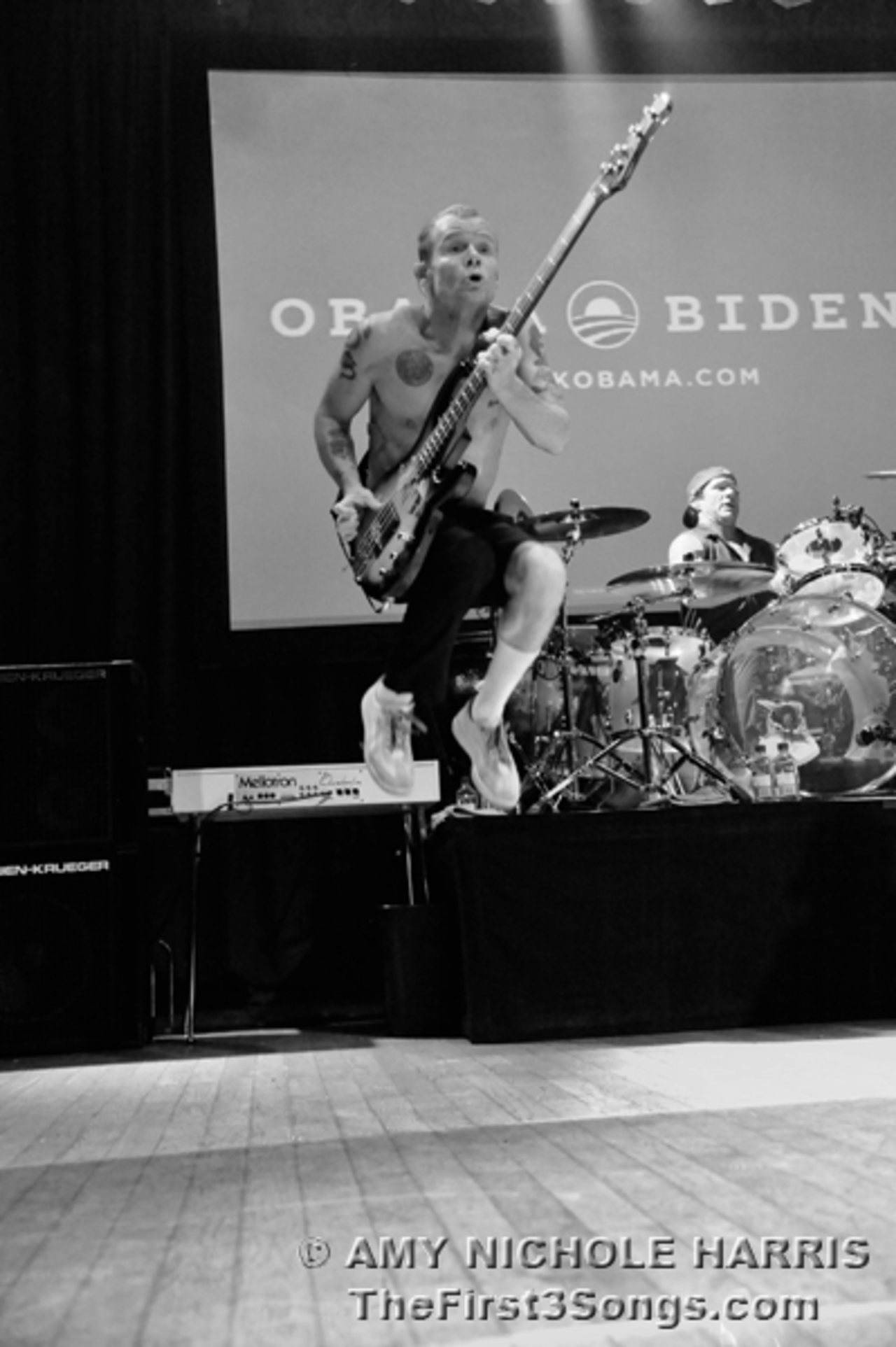 Red Hot Chili Pepper Perform for Obama Supporters