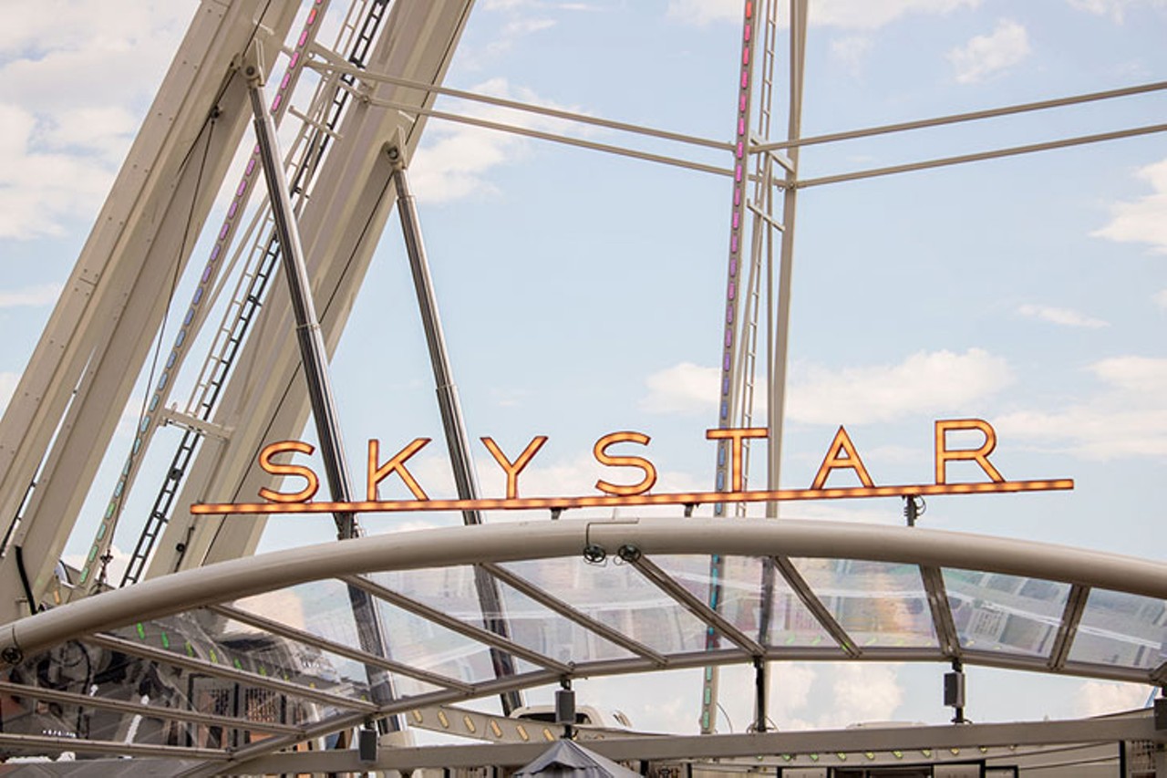 SkyStar, the Cincinnati Riverfront's 15-Story Temporary Ferris Wheel
