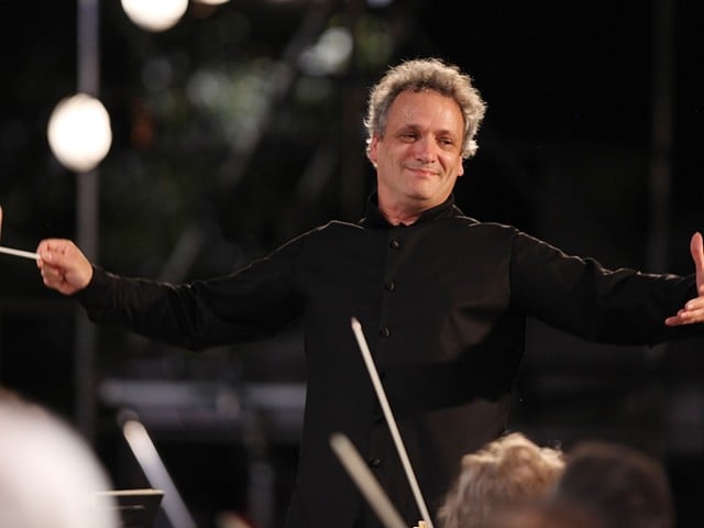 Louis Langrée conducting Ravel’s Boléro at Lumenocity in 2013