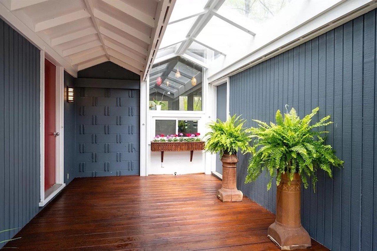 This Blue Midcentury Modern Cutie on the East Side Has Stolen Our Hearts