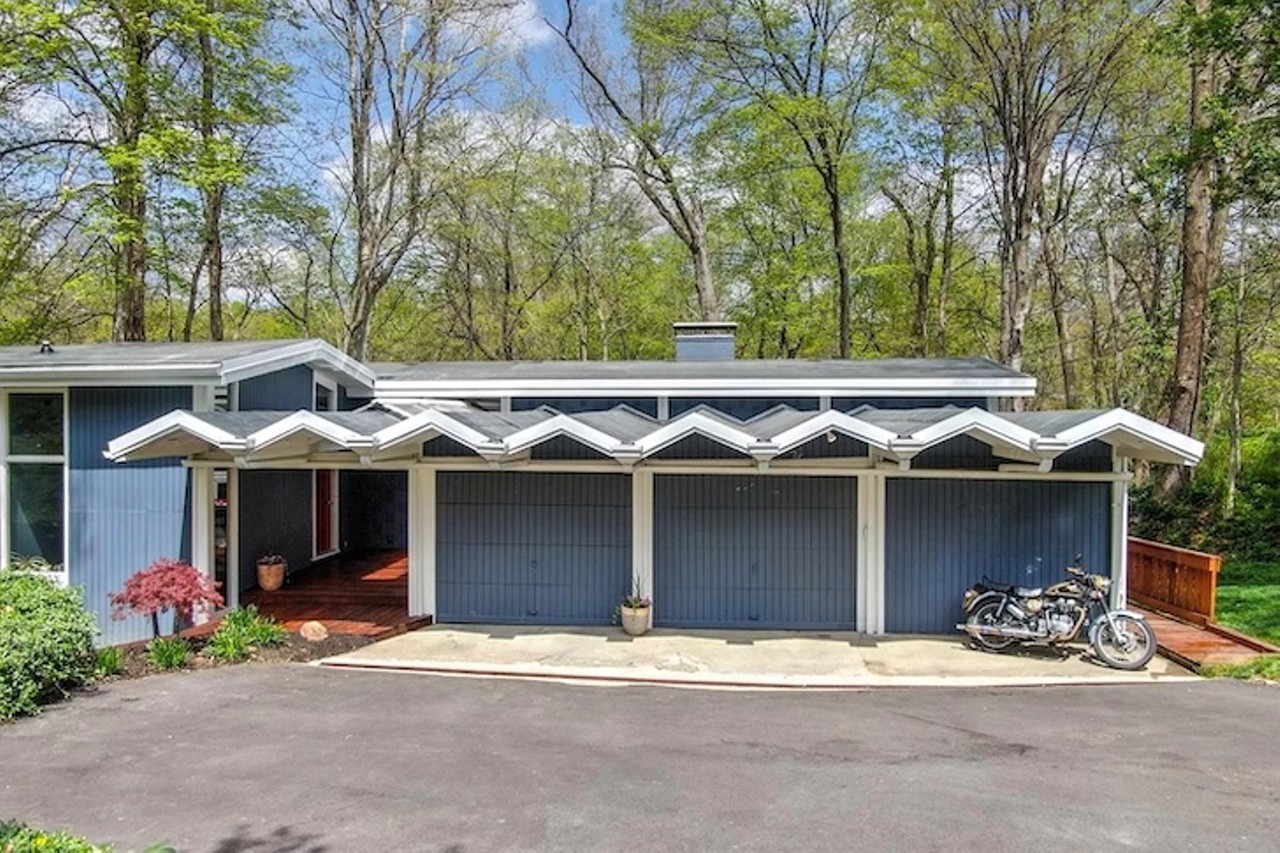 This Blue Midcentury Modern Cutie on the East Side Has Stolen Our Hearts