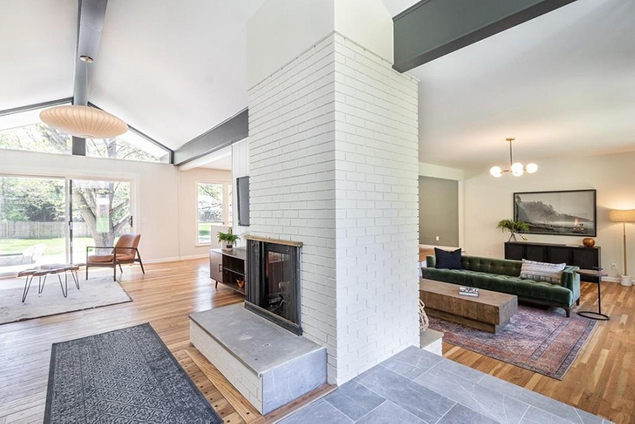 This Drool-Worthy Midcentury Modern Montgomery Reno is For Sale, and We Can't Get Enough