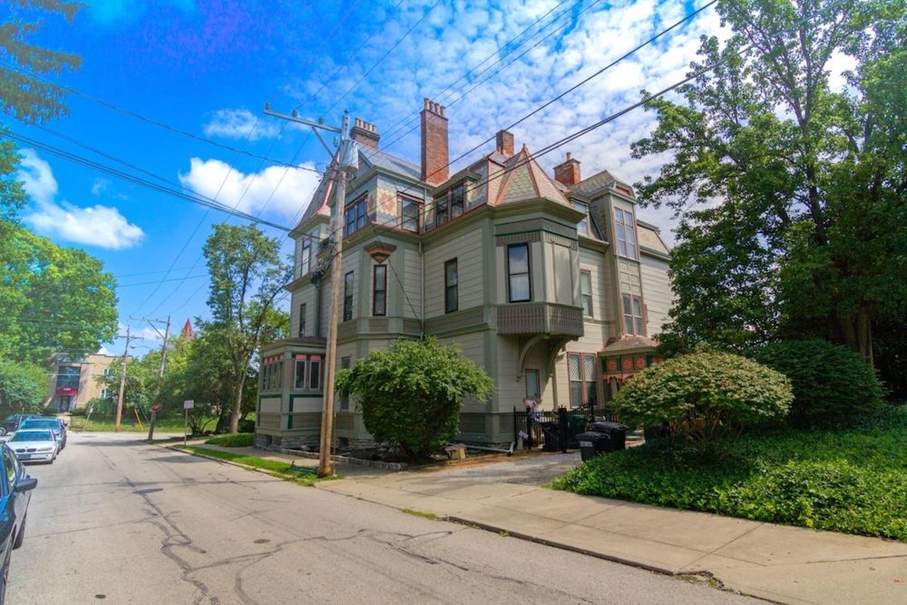 https://media2.citybeat.com/citybeat/imager/this-historic-home-for-sale-in-east-walnut-hills-boasts-frescoed-ceilings-mosaic-floors-and-stained-glass-windows/u/zoom/13928594/ef05cafa-ef17-404e-9af0-816756d4db97.jpeg?cb=1693337071