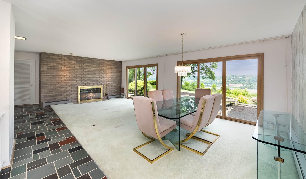 This Mid-Century Modern Home in Fort Thomas with Picturesque Views of the Ohio River is for Sale for $925,000