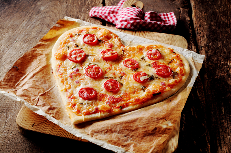Heart-shaped pizza - Photo: Shuttterstock