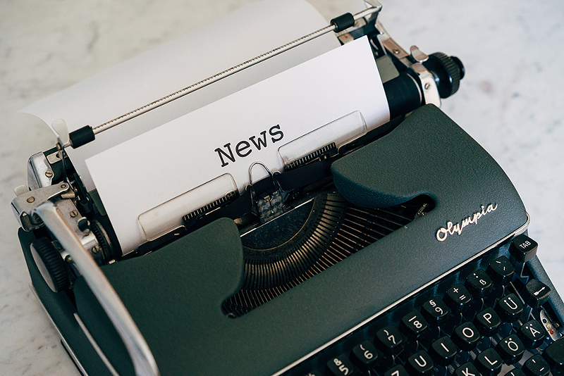 Imagine your hands here, writing "News." - Photo: Pexels