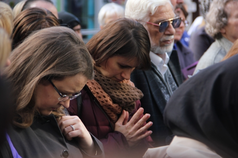 Cincinnati women hold mixed-faith prayer vigil in response to Islamaphobia