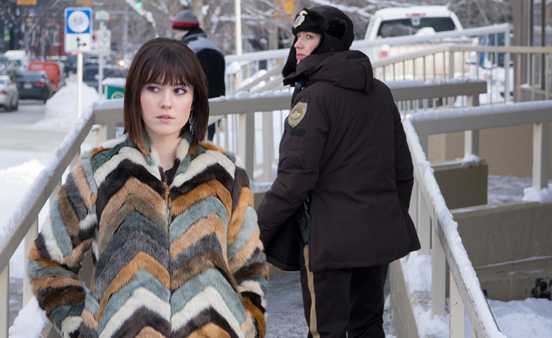 Mary Elizabeth Winstead (left) and Carrie Coon in "Fargo" - Photo: Chris Large / FX