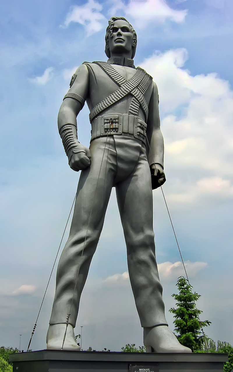 Statue of Michael Jackson in Eindhoven, Netherlands, based on Diana Walczak's original HIStory statue - Photo: Sjors Provoost