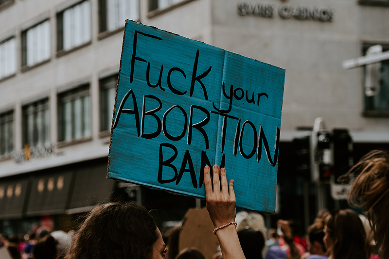 The new Texas law outlaws abortions after six weeks of pregnancy and allows regular citizens to sue abortion providers and those who helped a woman obtain an abortion. - Photo: Unsplash