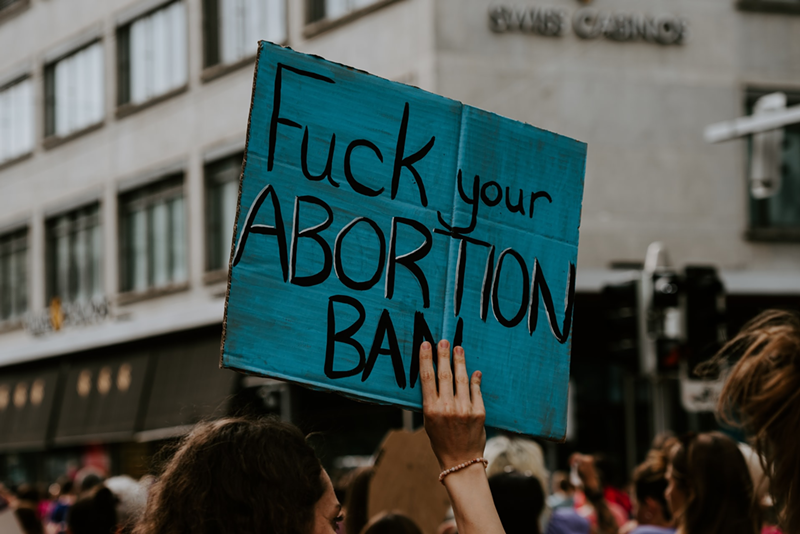 Abortion-rights activists are trying to stop Ohio legislators from chipping away at Roe v. Wade. - Photo: Claudio Schwarz