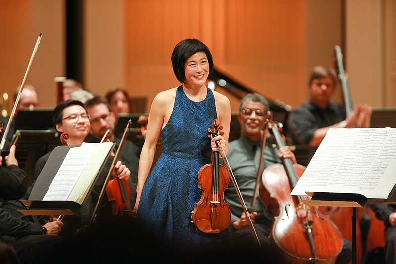 Violinist Jennifer Koh performs alongside the Cincinnati Symphony Orchestra in 2016 - Photo: Mark Lyons