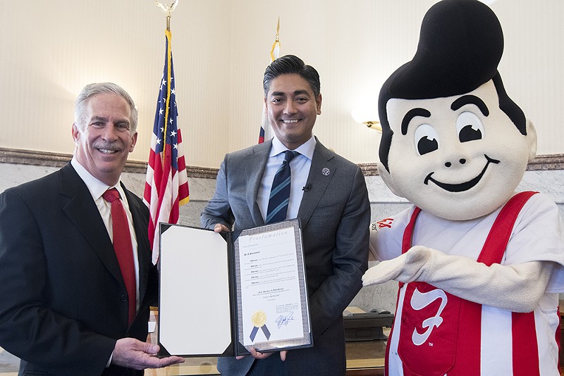 Mayor Aftab Pureval (center), Frisch's President and CFO Tony Vasconcellos and Big Boy - Photo: Provided by Frisch's