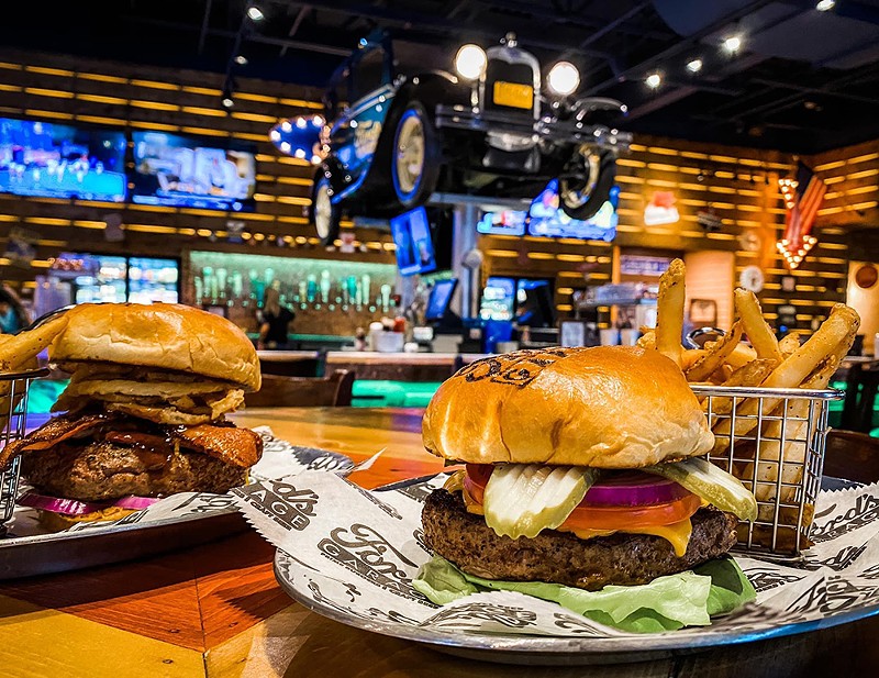The menu focuses on craft burgers and beer - Photo: Provided by Ford's Garage