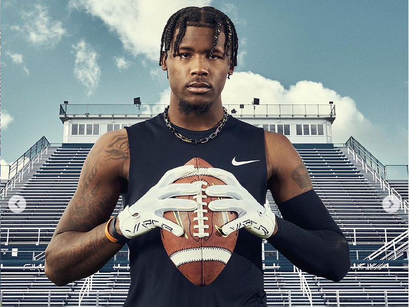 Bengals wide receiver Tee Higgins models Nike's Vapor Jet 7 gloves in a May 2022 Instagram post. - Photo: instagramcom/usnikefootball
