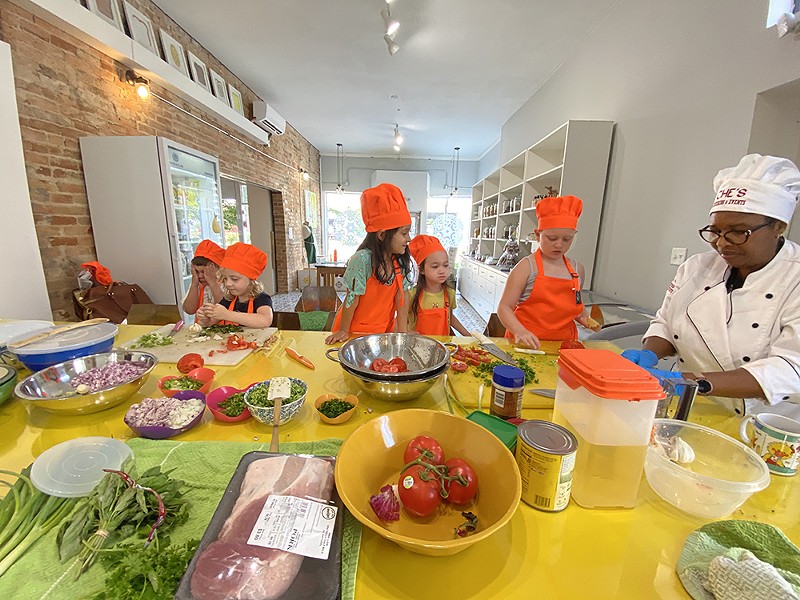 Chef Rose Che teaches a cooking class to kids at The Welcome Project. - Photo: Provided by Wave Pool