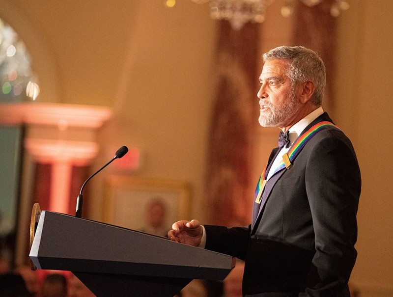 Actor/director/producer George Clooney speaks at the Kennedy Center Honors dinner after receiving his award on Dec. 4, 2022. - Photo: U.S. Department of State, public domain, Wikimedia Commons