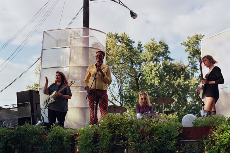 Møån performing on the Analog Fair stage in 2022. - Photo: Brooklynn Rae