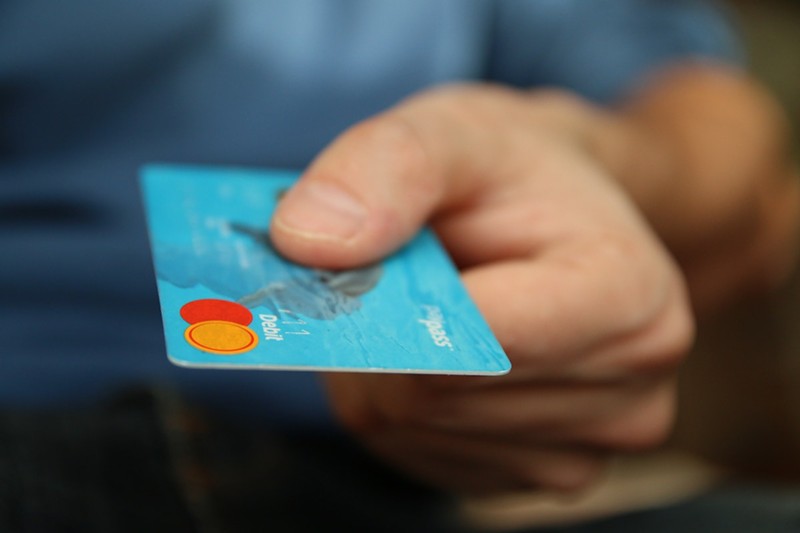 Research from Bankrate shows fewer people are paying their credit card balances. - Photo: Pixabay, Pexels