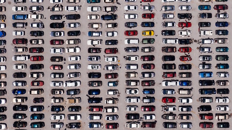 Cincinnati council member Mark Jeffreys wants to stop the spread of surface parking lots, saying they create "heat islands" in the city's urban core. - Photo: Kelly, Pexels