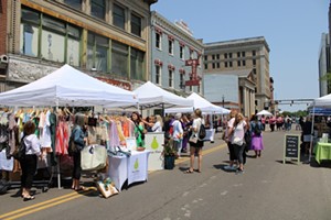 Guests shop the booths at the 2023 Women's Wine and Chocolate Walk in downtown Middletown. - Photo: Courtesy Downtown Middletown Inc.