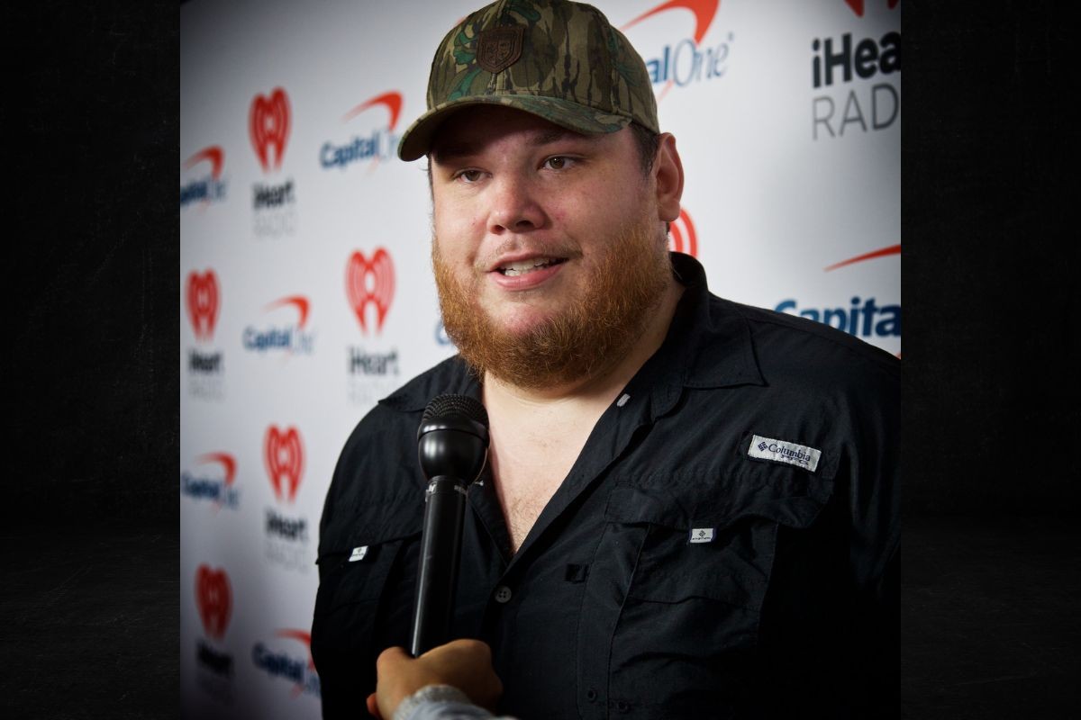 Country Star Luke Combs Bringing 'Growin' Up and Gettin' Old' Tour to