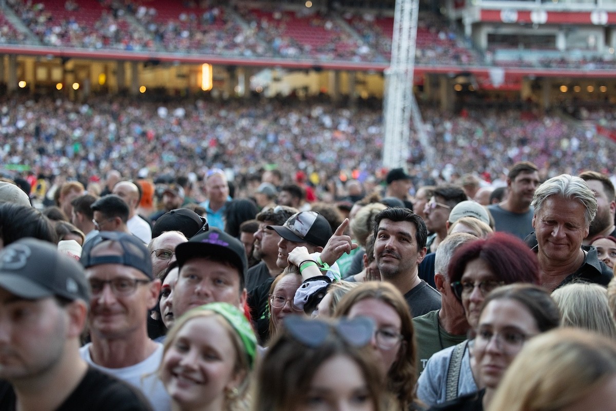 Photos Green Day Performs Stellar Set at Great American Ball Park