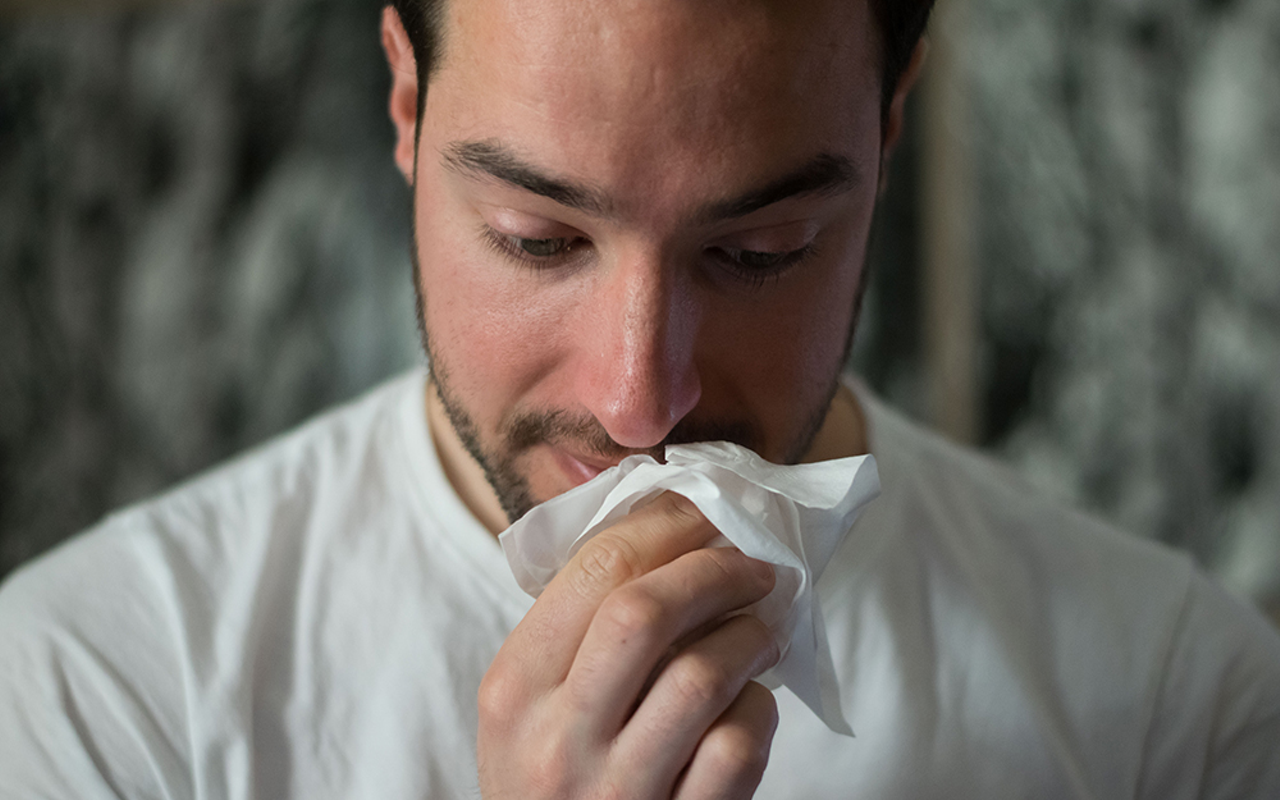 Sneezing and stuffy nose? Is it allergies or COVID?