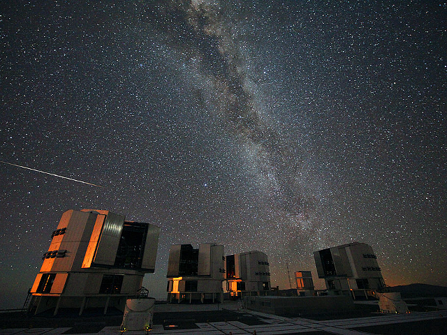 The 2010 Perseids over the Very Large Telescope facility in Chile